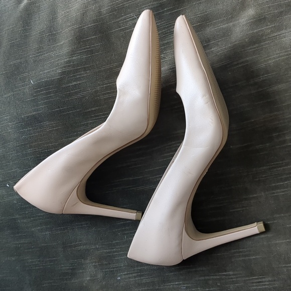 Never worn Ann Taylor nude heels - Picture 2 of 8